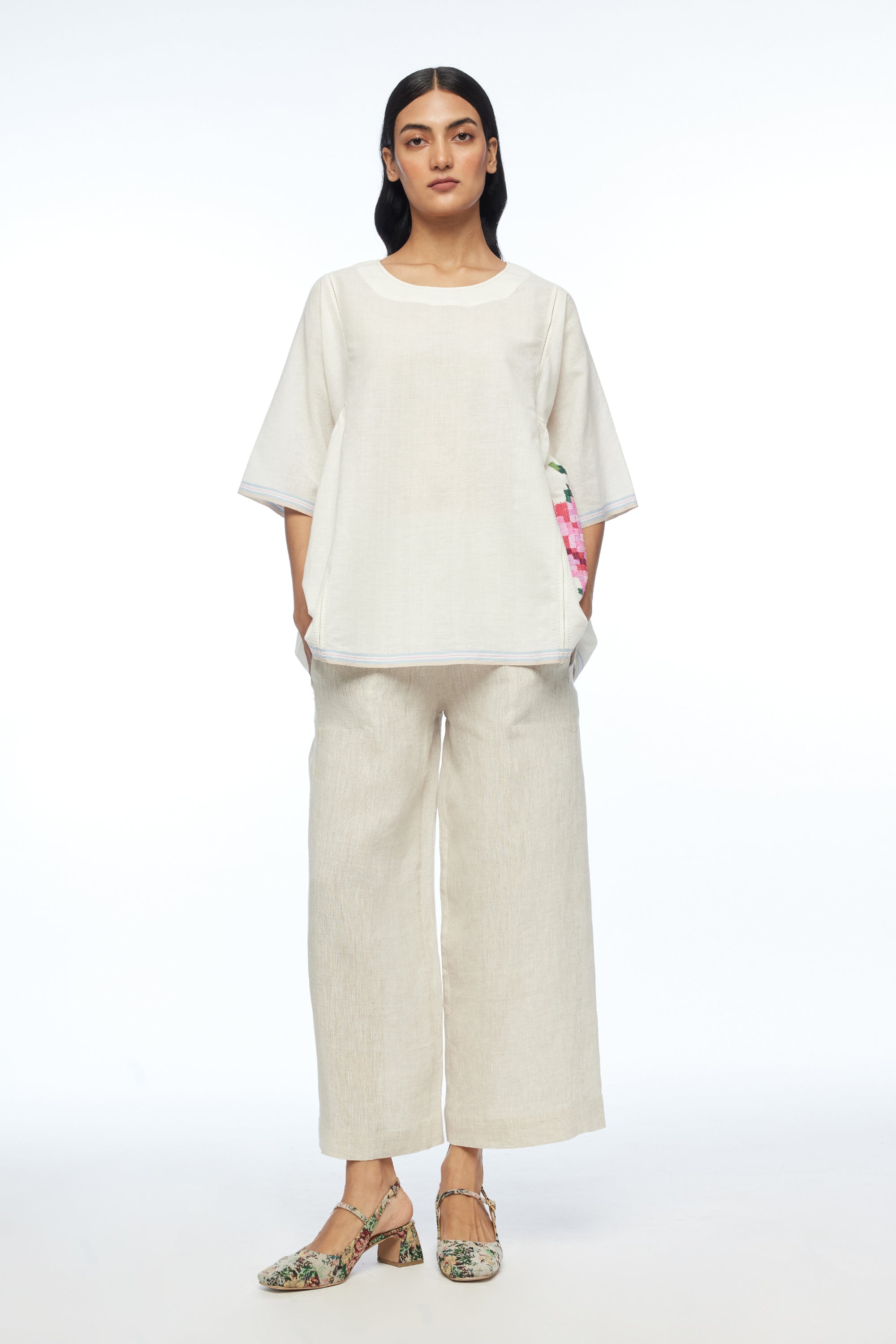 Carolinae Round Neck Top