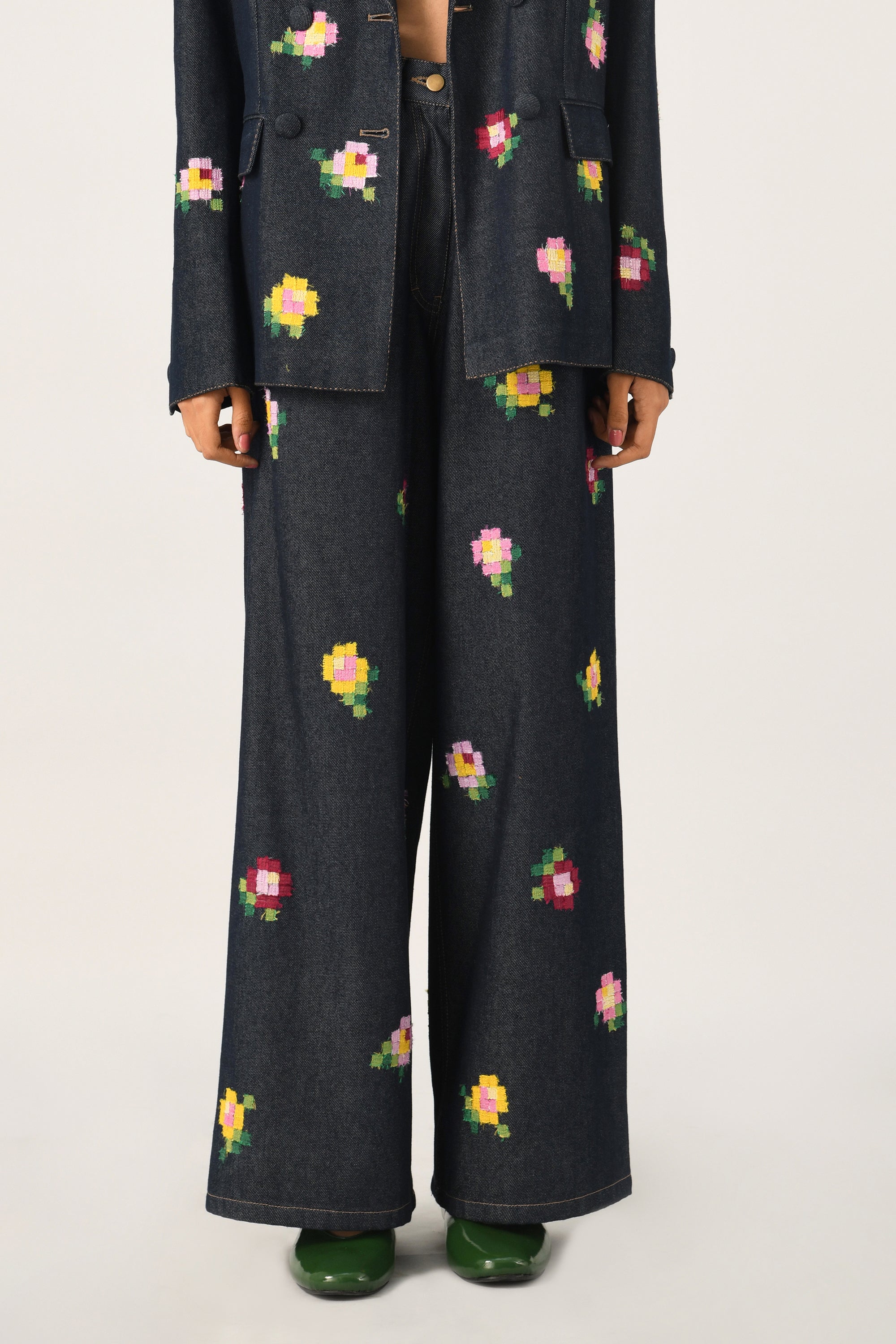 Hezhangensis Embroidered Wide-Leg Jeans