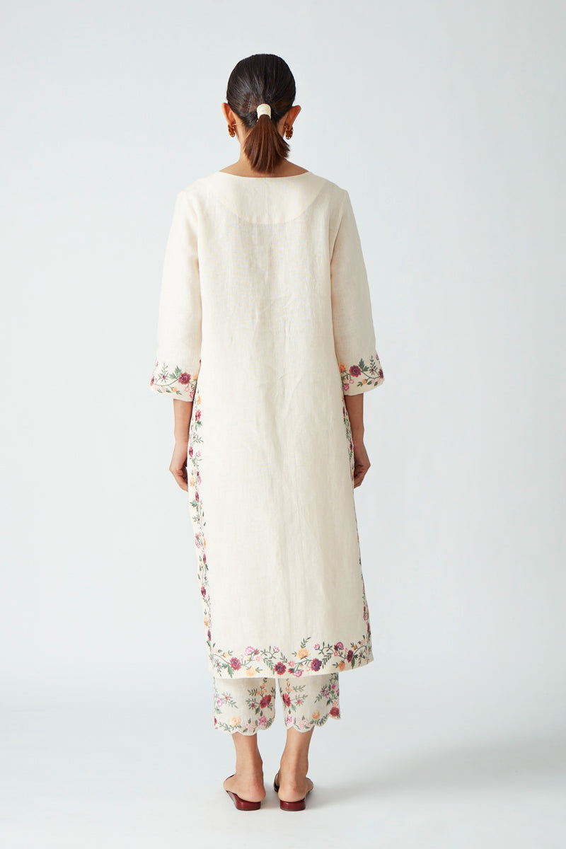 Sanguinaria Embroidered Kurta Set