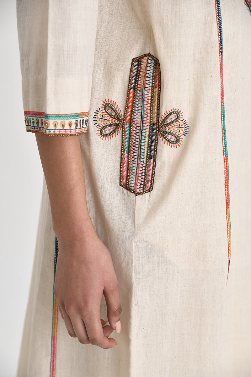 Kastro Embroidered Yoke
Tunic With Pants