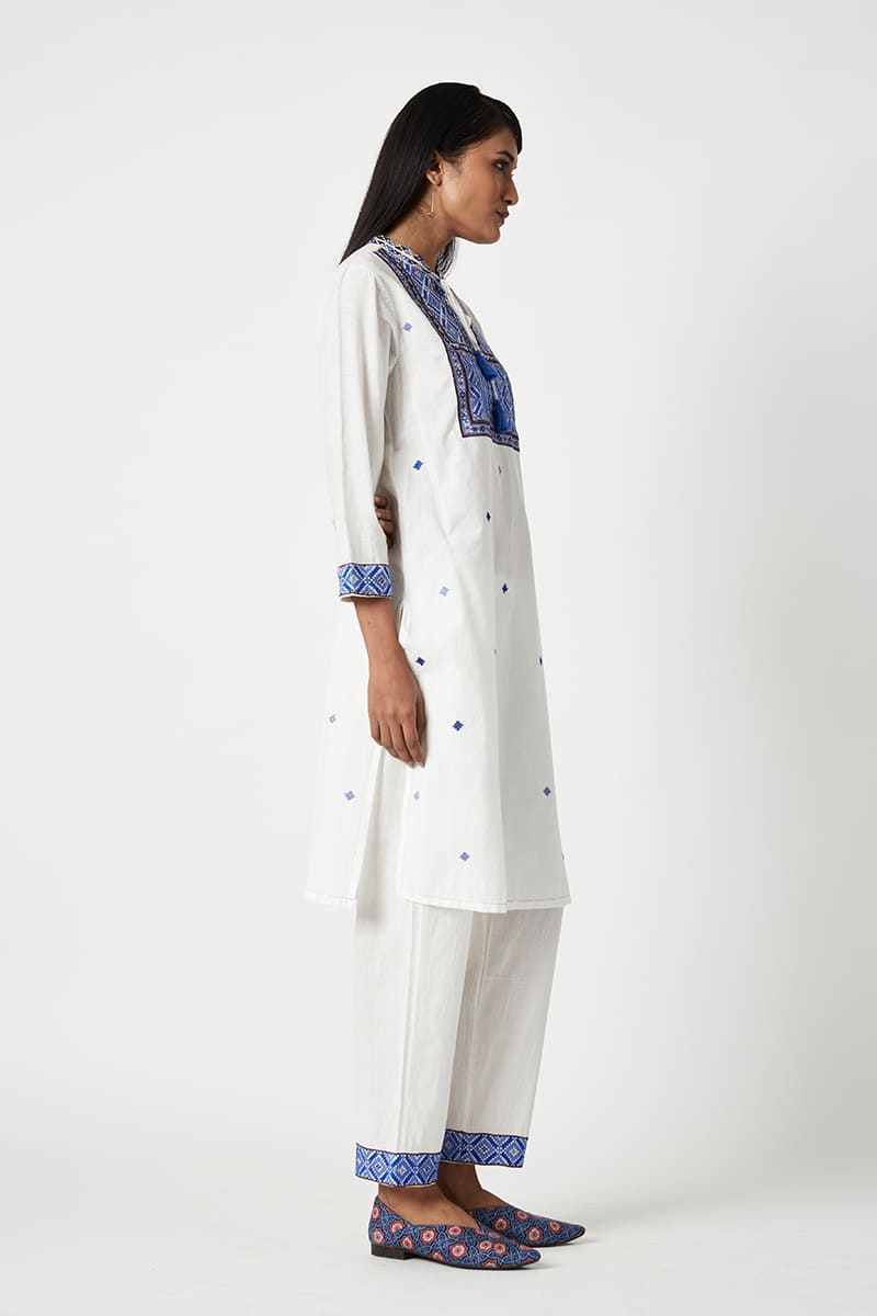 ALOR EMBROIDERED KURTA SET (2PCS)