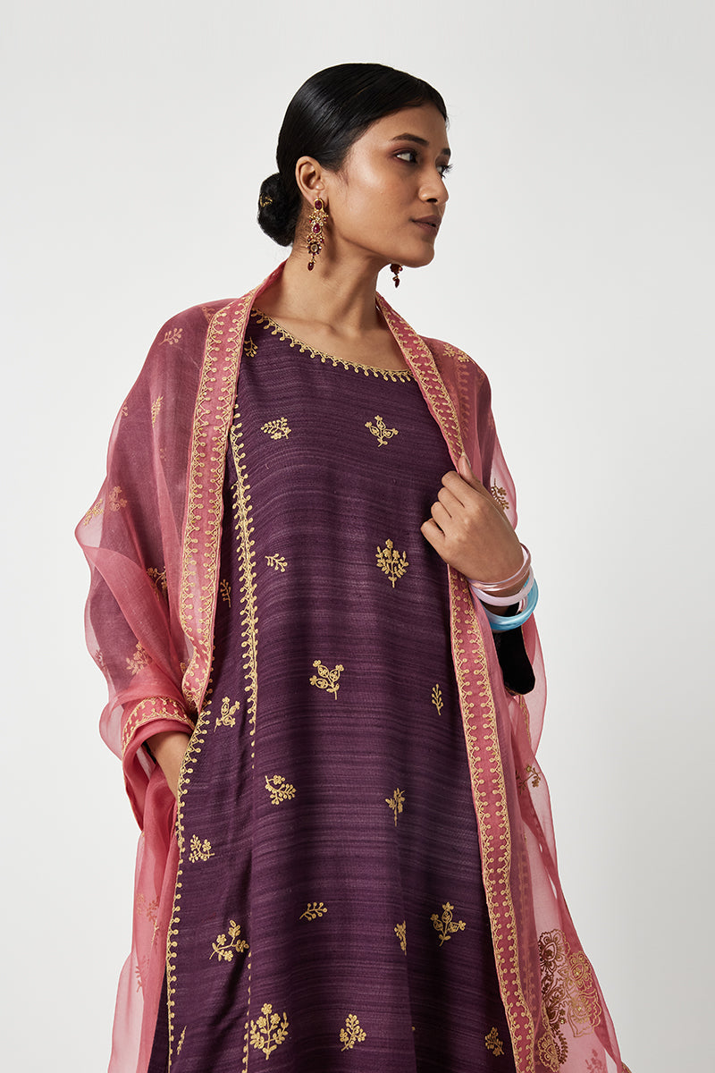 Zaina Embroidered Kurta Set