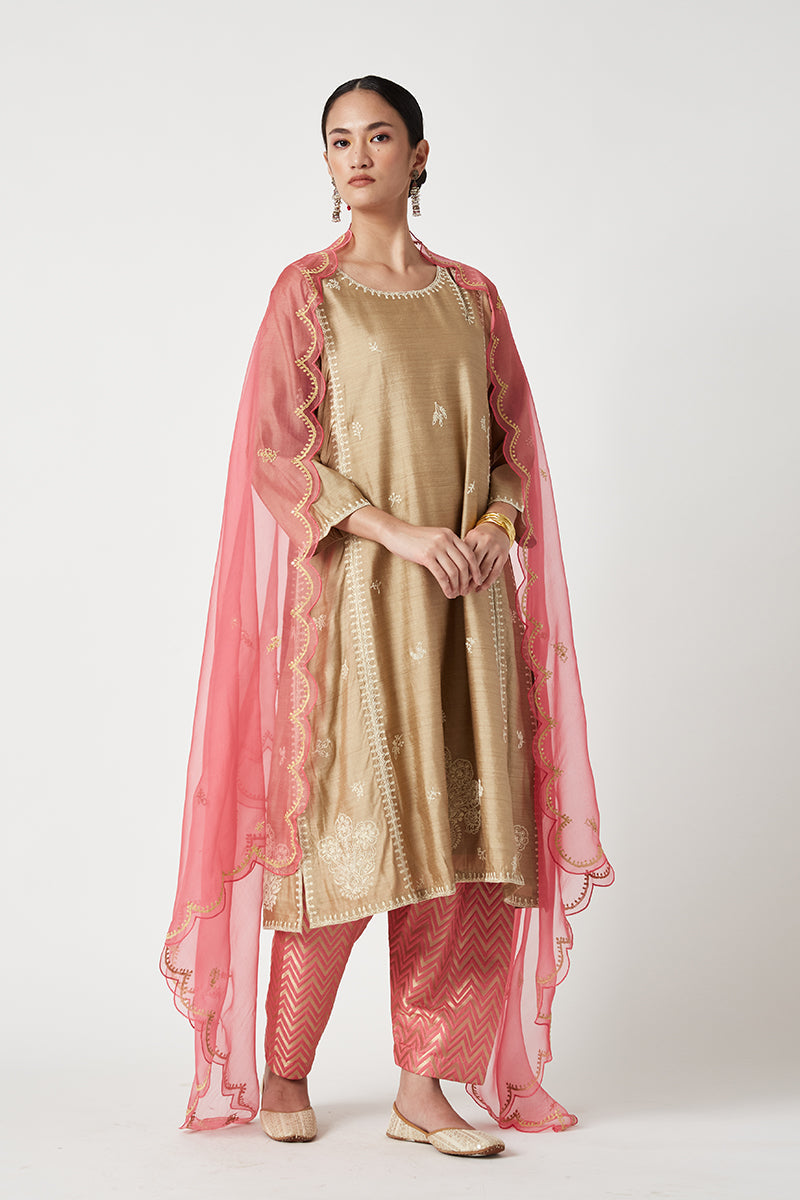 Inaya Embroidered Kurta Set