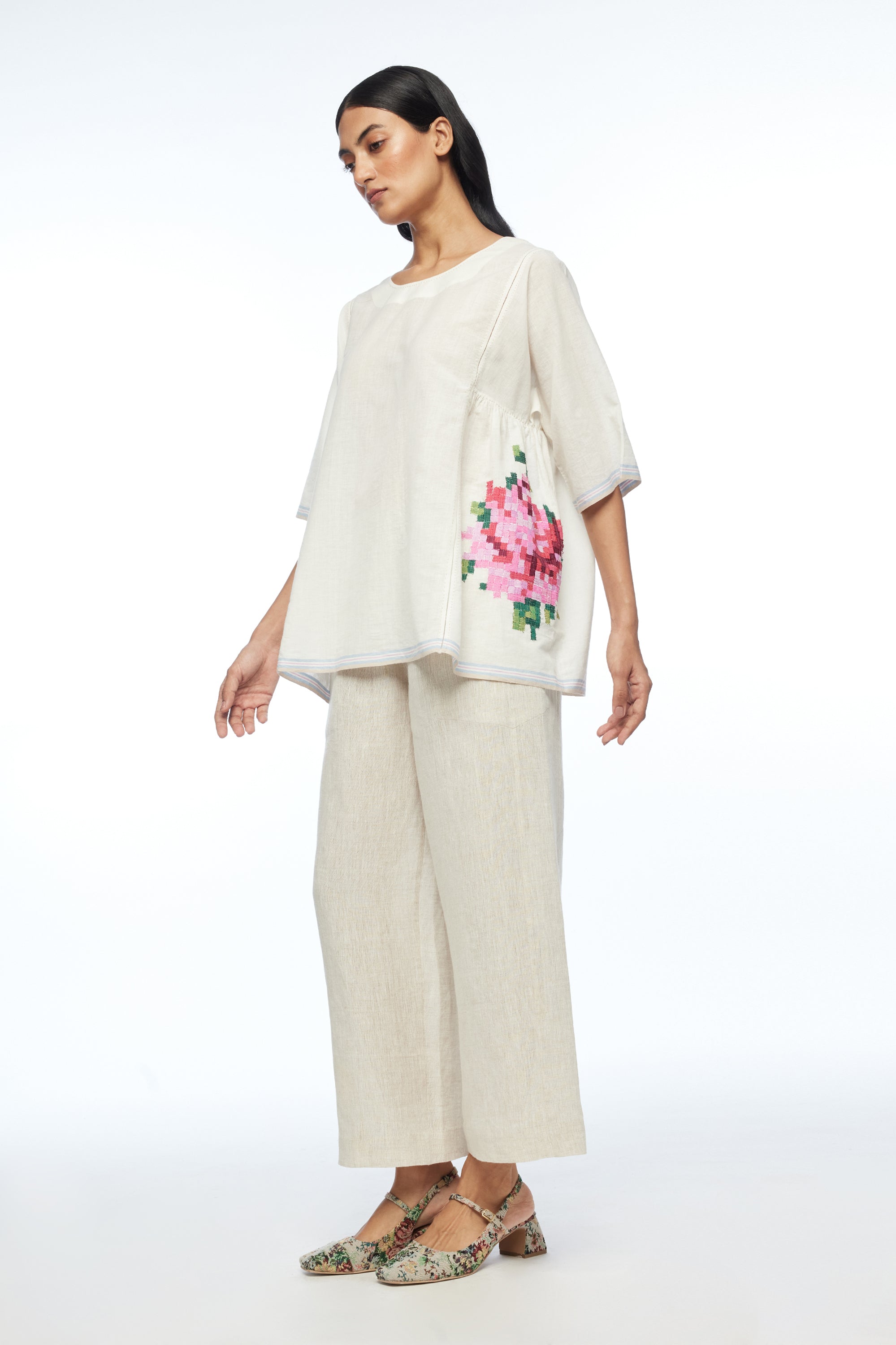 Carolinae Round Neck Top