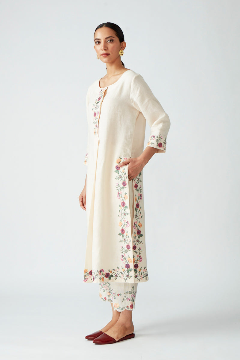 Sanguinaria Embroidered Kurta Set