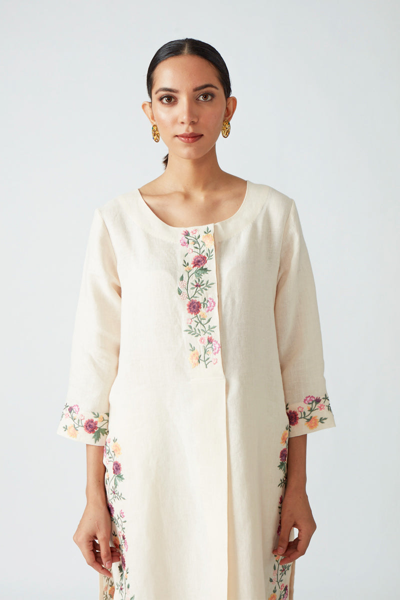 Sanguinaria Embroidered Kurta Set